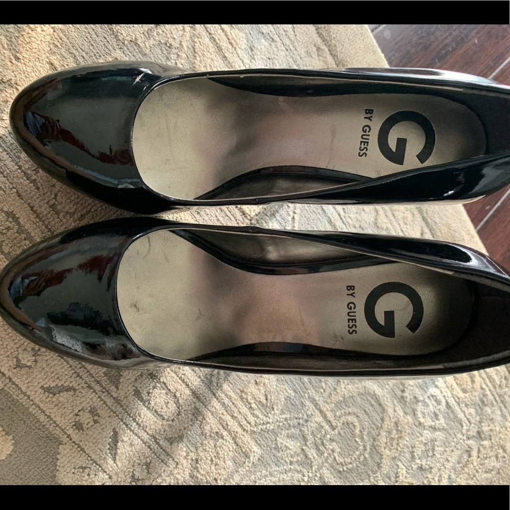 G By Guess pumps